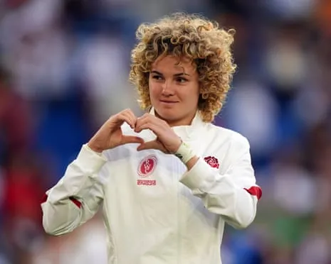 The Red Roses' Ellie Kildunne and Botterman Ready to Face France in Semi-final