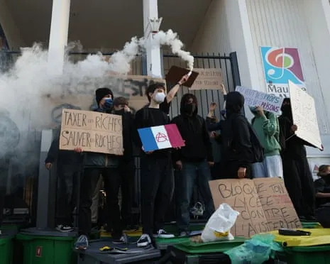New French Prime Minister Faces Intense Scrutiny as Countrywide Strikes Paralyze Education and Transport
