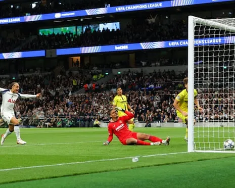 Goalkeeper Luiz's Game-Changing Mistake Gifts Tottenham Opening-Night Triumph